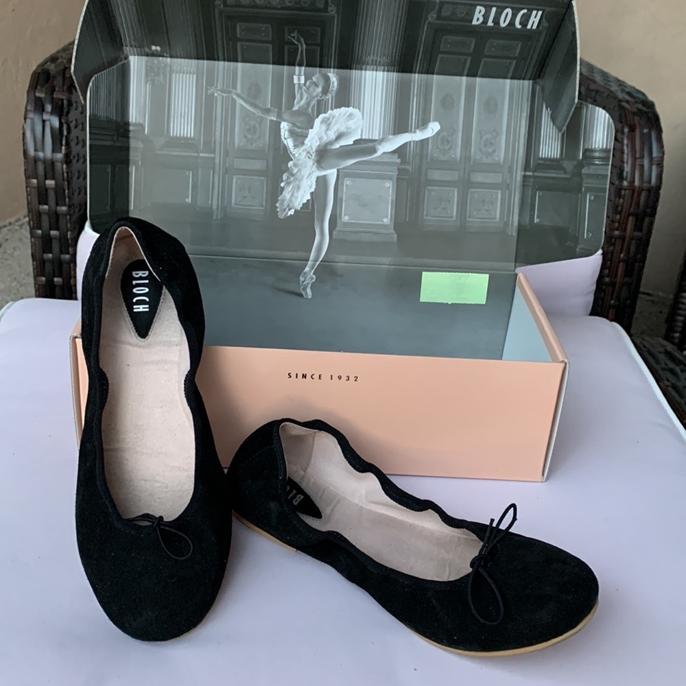 Bloch black suede ballerina style shoes size 4.5